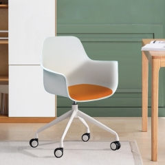 Pastic Chair With Wheel